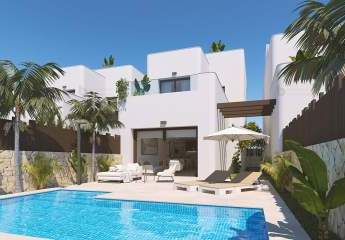 Wunderschöne Villen mit 3 Schlafzimmern, 3 Bädern, Dachterrasse, Fußbodenheizung in Bädern und Privatpool nur 1 km vom Strand