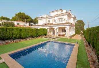 Mallorca Moderne neuwertige Doppelhaushälfte mit Pool in Badia Blava zu verkaufen