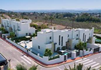 Moderne Reihenhäuser mit 3 Schlafzimmern, 2 Bädern und Gemeinschaftspool in wunderschöner Umgebung