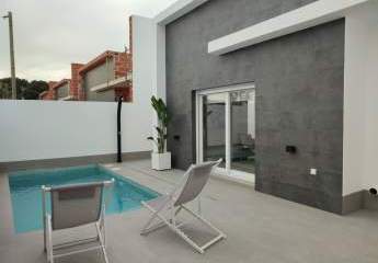 Ebenerdiges Haus mit Pool in Strandnähe