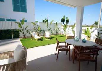 Ebenerdige Wohnung in unmittelbarer Strandnähe mit privatem Pool