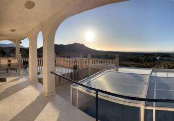 Exklusive Villa mit 3 Schlafzimmern, 2 Bädern, Privatpool, Garage und traumhaftem Meer- und Küstenpanorama