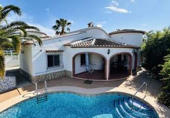 Schöne Villa mit Pool, Klima und Zentralheizung, alles auf einer Ebene, Rollstuhl geeignet, gute Vermietbarkeit