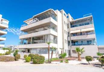 Fantastisches Appartement mit 4 Schlafzimmern, 2 Bädern, großer Terrasse, Meerblick und Gemeinschaftspool