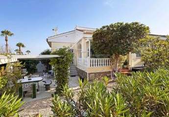 Endreihenhaus mit 3 Schlafzimmern, 2 Bädern, Dachterrasse, Klimaanlage und Gemeinschaftspool