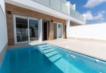 Bezugsfertiges Haus mit Solarium und Pool