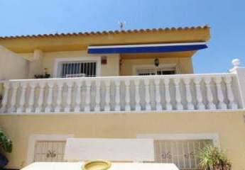 ***Reihenhaus mit zwei Schlafzimmern und der Möglichkeit eines dritten, 2 Badezimmern, Souterrain***