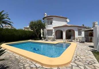 Sehr gepflegte Villa mit schönem Grundstück, Carport, Klima, Heizung, BBQ und Vermietungslizenz