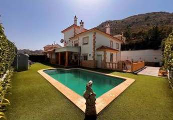 Villa mit 6 Schlafzimmern, 5 Bädern und Privatpool nur 5 Minuten vom Stadtzentrum