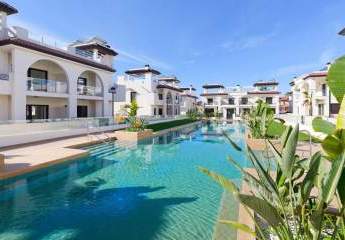 Schönes Penthouse mit großem Pool