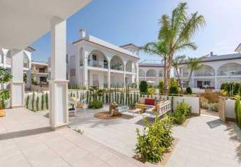 Key Ready Eckhaus mit Pool mit Möbeln