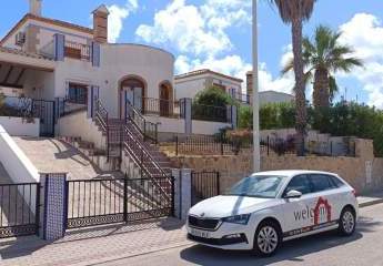 Villa mit 3 Schlafzimmern, 2 Bädern, Dachterrasse und Gemeinschaftspool im La Finca Golf Resort