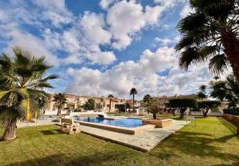 Endreihenhaus mit 3 Schlafzimmern, 2 Bädern, Klimaanlage und Gemeinschaftspool