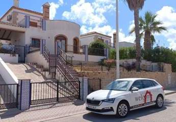 Villa mit 3 Schlafzimmern, 2 Bädern, Dachterrasse und Gemeinschaftspool im La Finca Golf Resort
