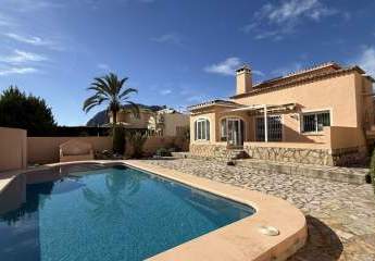 Sonnige 3 Schlafzimmer-Villa mit Pool