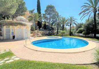 Moderne Villa mit 2 Schlafzimmern, schönem Gemeinschaftspool, Home-Office-Arbeitsplatz und Vermietungslizenz