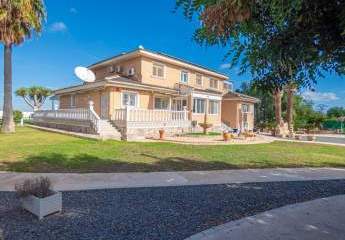 Wunderschöne renovierte Landhaus-Villa mit 7 Schlafzimmern, 7 Bädern, Klimaanlage, Zentralheizung, Doppelgarage und beheizbarem Privatpool