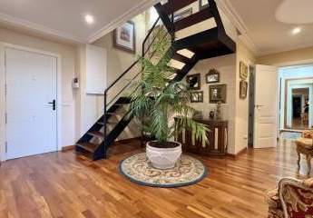 Exklusives Duplex-Penthouse mit 4 Schlafzimmern und privatem Pool auf der Dachterrasse