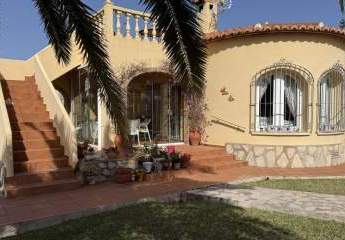 Einfamilienhaus in Grenzbauweise in ruhiger Lage nahe dem Zentrum von Dénia