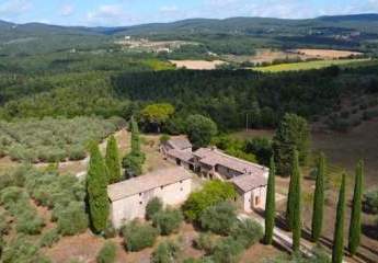 Das zum Verkauf stehende Anwesen ist von historischer Bedeutung und stammt aus dem Jahr 1779 - Siena