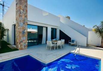 Bezugsfertige Villa mit Meerblick, großem Pool und Sommerküche