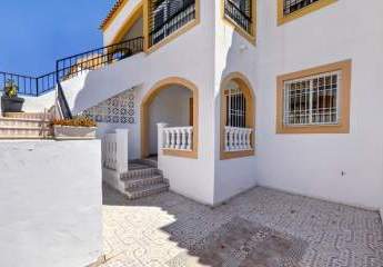 Erdgeschosswohnung mit Terrasse, Innenhof und Gemeinschaftspool