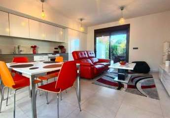 Erdgeschoss-Wohnung mit 2 Schlafzimmern, 2 Bädern, Kfz-Stellplatz und Gemeinschaftspool im La Finca Golf Resort