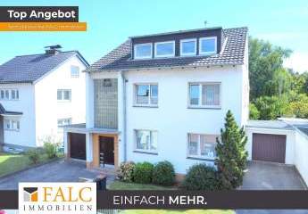 Dreifamilienhaus mit Traumgarten, Garagen und Chance auf Baugrundstück
