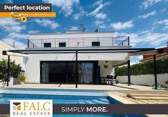 "Traumhaftes Chalet mit Pool, Garten und Nähe zum Strand"