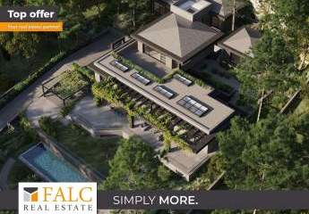 Balinesisch inspirierte Neubau-Villa mit Pool und Bergblick