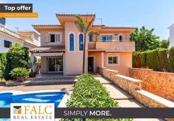 Elegante Doppelhaushälfte mit Pool und Garten in Puig de Ros