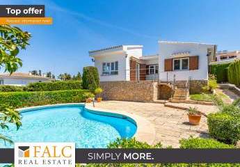 Schöne Villa mit Meerblick und Ferienvermietungslizenz in Badia Blava