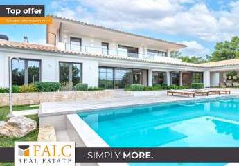 Mediterrane Villa mit Pool und Blick auf das Bellver Schloss in Bonanova