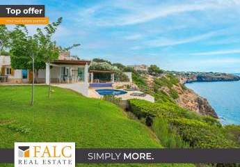 Sonnige Villa in erster Meereslinie mit viel Potenzial in Cala Pi
