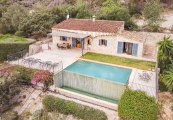 Exklusive Villa mit Infinity-Pool großer Terrasse und traumhaftem Außenbereich