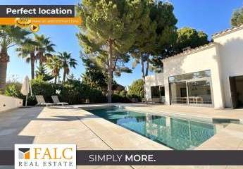 Panoramablick: Genießen Sie atemberaubende Ausblicke auf das Meer und die Umgebung.