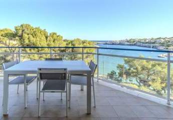 Exklusives Apartment direkt am Strand mit Blick auf den Hafen und den Strand