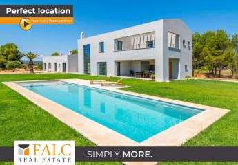 Spektakuläre Neubau-Finca mit Pool in Santa María