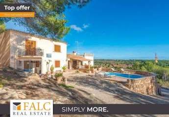 Schöne Finca mit Pool und Meerblick in Manacor