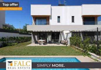 Exklusive Doppelhaushälfte mit Garten, Pool & Solarium