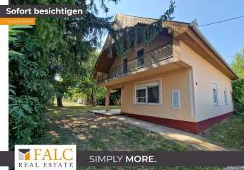 Großes Landhaus in gutem Zustand auf einem schön eingewachsenen Grundstück