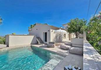Villa mit Pool & Meerblick