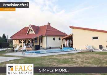 Neuwertiges Landhaus im Bungalowstil mit Gästeappartment und Pool