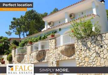 Cala Canyelles: Charmante Meerblick-Villa in erster Meereslinie