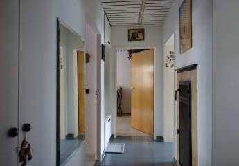 Charmante, teilsanierte 4 Zimmer City Wohnung in Stuttgart-West im 1. OG