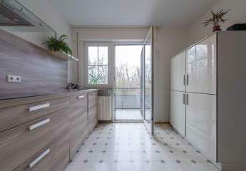 Gemütliche 2 Zimmer Wohnung mit Balkon, Küche und Stellplatz ab 01.05.2024 zu vermieten.