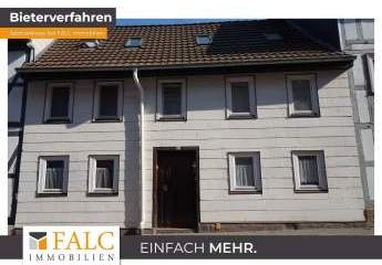 Fachwerkhaus im Zentrum: 8 x Zi - 3 x Kochen - 3 x Du.Ba. - 1 x Innenhof - FALC Immobilien Göttingen