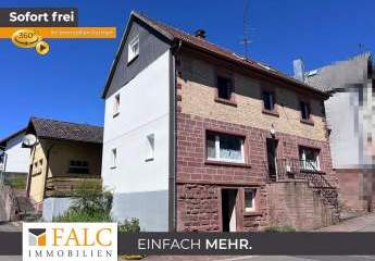 Schönes Einfamilienhaus mit Nebengebäude