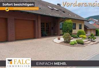 Repräsentatives Mehrfamilienhaus mit Traumgrundstück-