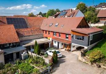 Sofort verfügbar ! 250 m² Wfl. ! 8 Zimmer ! 2 Häuser !